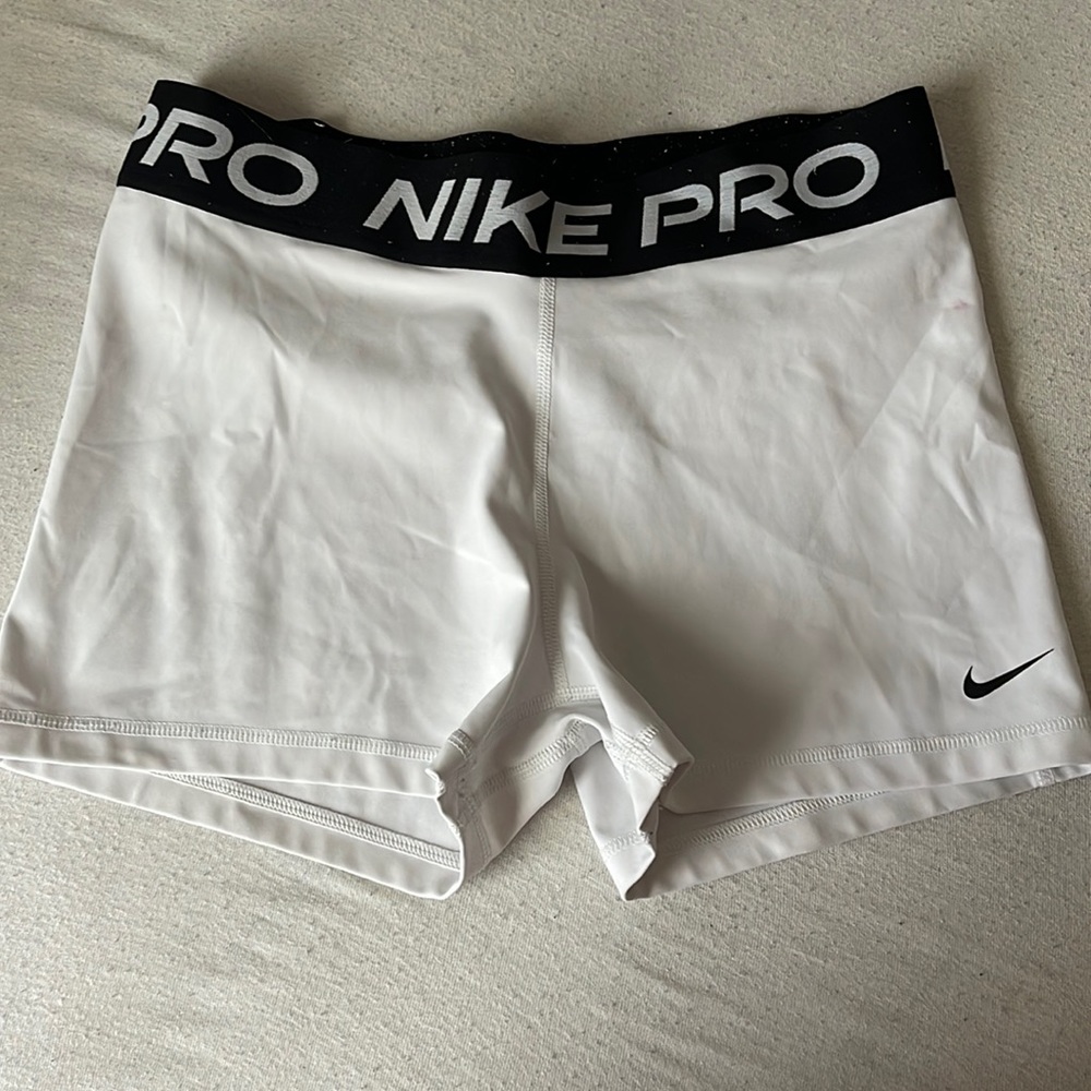 White nike pro